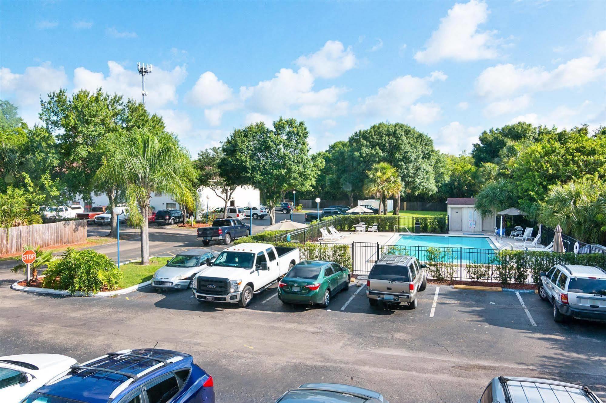 Motel 6-Tampa, Fl - Fairgrounds Luaran gambar