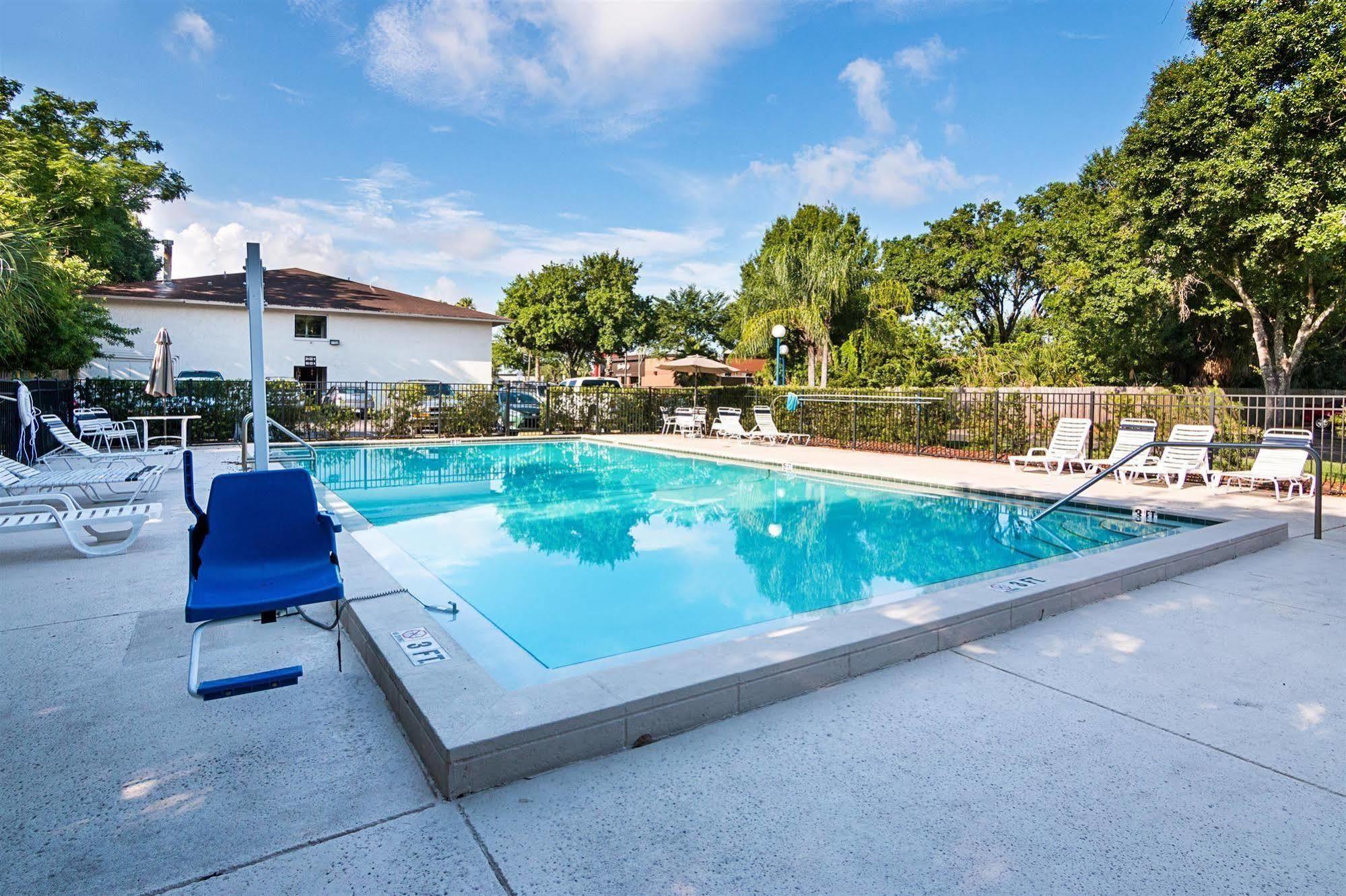 Motel 6-Tampa, Fl - Fairgrounds Heartland Luaran gambar